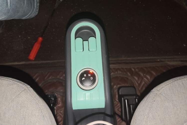 Used Wuling Hongguang MINIEV 2022 Macaron Fashion Model Lithium Iron Phosphate Gear Lever