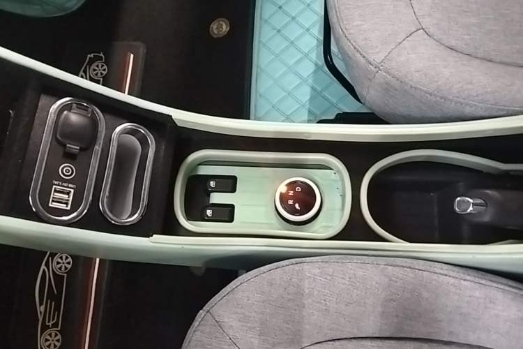 Used Wuling Hongguang MINIEV 2022 Macaron Fashion Model Lithium Iron Phosphate Gear Lever