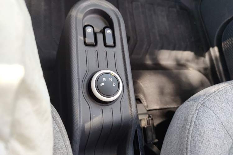 Used Wuling Hongguang MINIEV 2022 Macaron Premium Model – Lithium Iron Phosphate Gear Lever