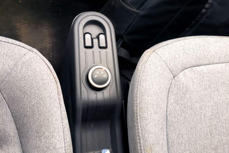 Used Wuling Hongguang MINIEV 2022 Macaron Fashion Model Lithium Iron Phosphate Gear Lever