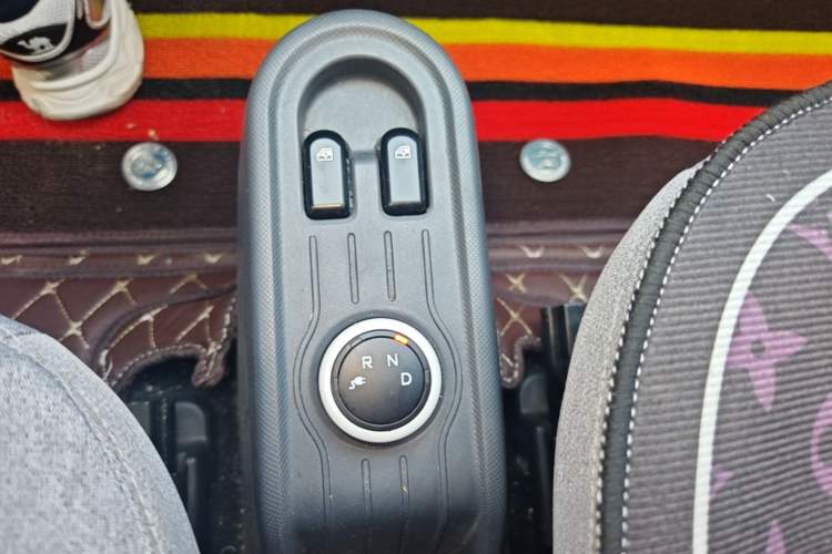 Used Wuling Hongguang MINIEV 2022 Macaron Fashion Model Lithium Iron Phosphate Gear Lever