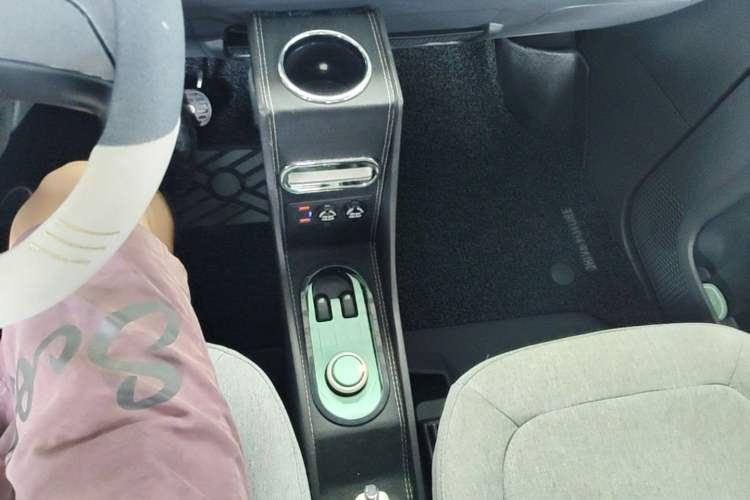 Used Wuling Hongguang MINIEV 2022 Macaron Fashion Model Lithium Iron Phosphate Gear Lever