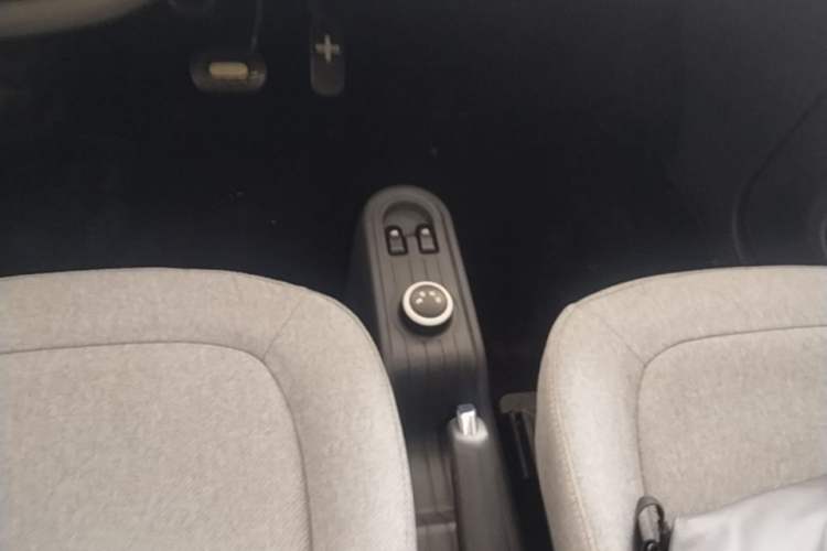 Used Wuling Hongguang MINIEV 2022 Macaron Fashion Model Lithium Iron Phosphate Gear Lever