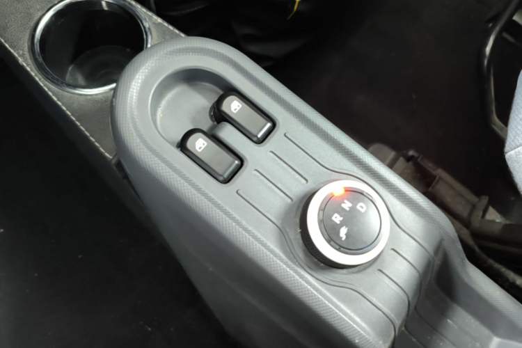 Used Wuling Hongguang MINIEV 2022 Macaron Fashion Edition Lithium-Nickel-Cobalt-Alpha-oxide Gear Lever