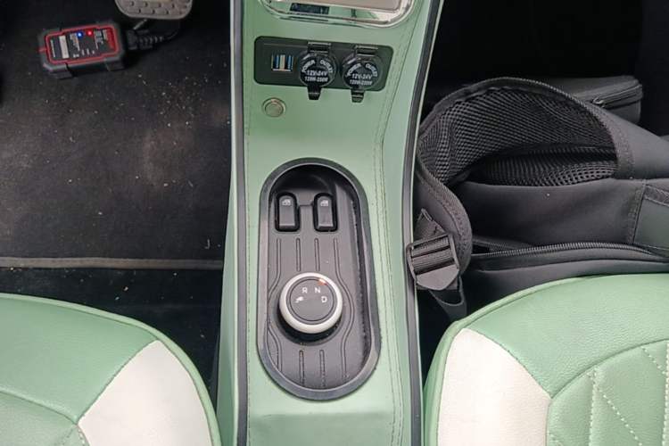 Used Wuling Hongguang MINIEV 2022 Macaron Premium Model – Lithium Iron Phosphate Gear Lever