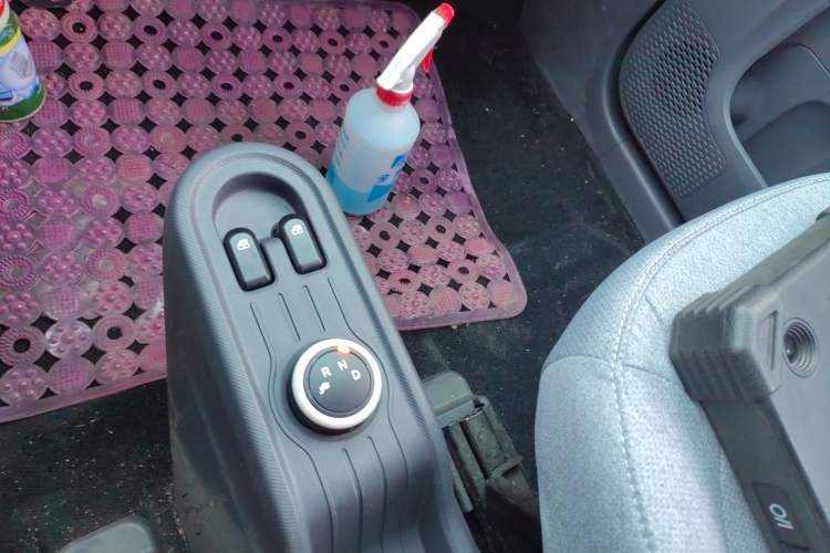 Used Wuling Hongguang MINIEV 2022 Macaron Premium Model – Lithium Iron Phosphate Gear Lever