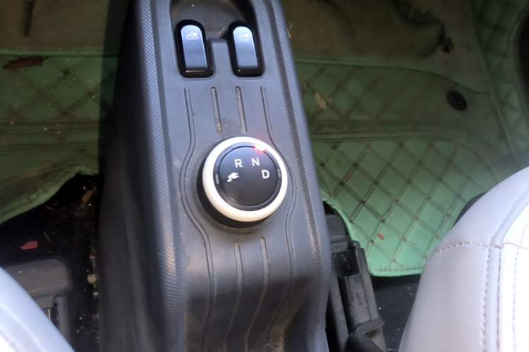 Used Wuling Hongguang MINIEV 2022 Macaron Fashion Edition Lithium-Nickel-Cobalt-Alpha-oxide Gear Lever