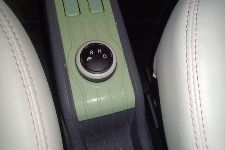 Used Wuling Hongguang MINIEV 2022 Macaron Premium Model – Lithium Ternary Battery Gear Lever