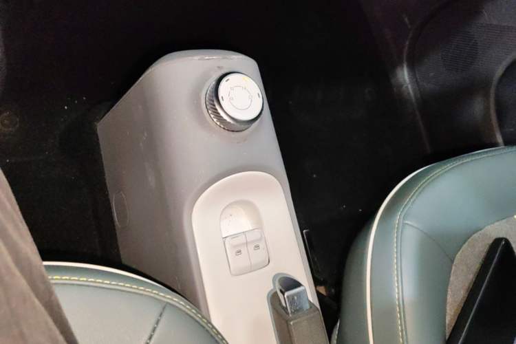 Used Wuling Hongguang MINIEV 2022 GAMEBOY 200km Gaming Edition with Lithium Iron Phosphate Gear Lever