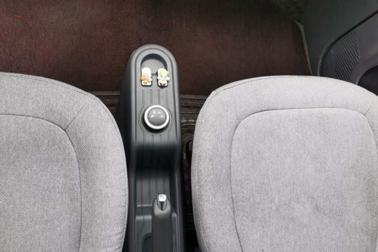 Used Wuling Hongguang MINIEV 2022 Macaron Fashion Model Lithium Iron Phosphate Gear Lever
