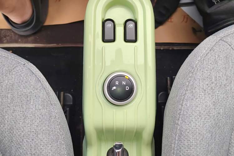 Used Wuling Hongguang MINIEV 2022 Macaron Premium Model – Lithium Iron Phosphate Gear Lever