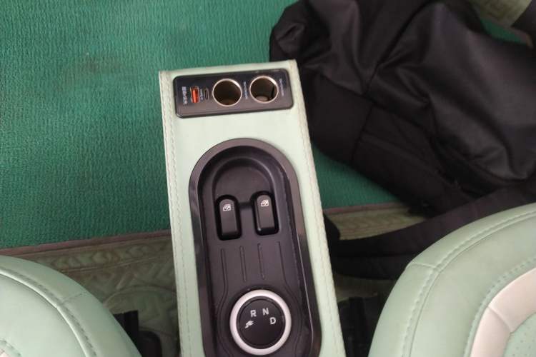 Used Wuling Hongguang MINIEV 2022 Macaron Fashion Edition Lithium-Nickel-Cobalt-Alpha-oxide Gear Lever