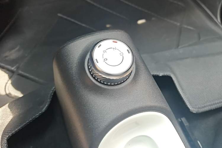 Used Wuling Hongguang MINIEV 2022 Macaron Fashion Model Lithium Iron Phosphate Gear Lever