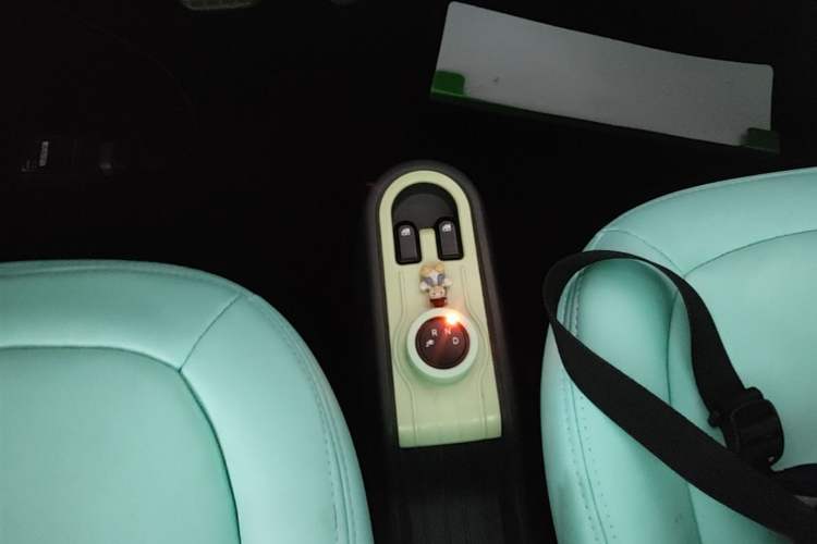 Used Wuling Hongguang MINIEV 2022 Macaron Fashion Model Lithium Iron Phosphate Gear Lever
