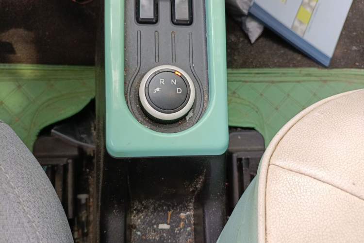 Used Wuling Hongguang MINIEV 2022 Macaron Premium Model – Lithium Iron Phosphate Gear Lever