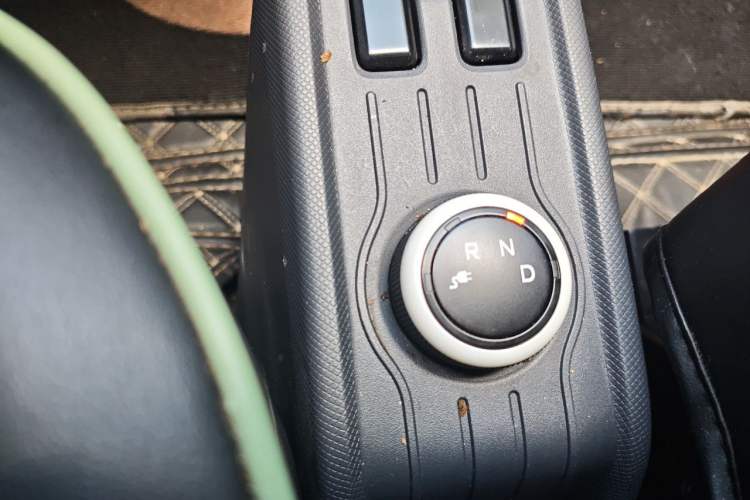 Used Wuling Hongguang MINIEV 2022 Macaron Premium Model – Lithium Iron Phosphate Gear Lever