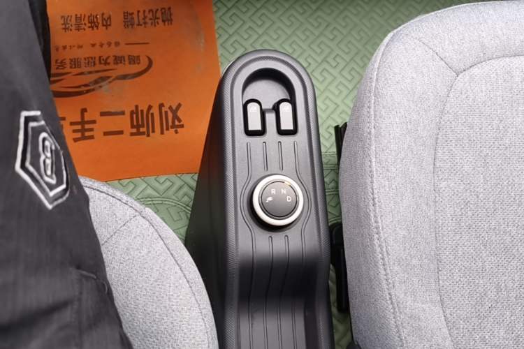 Used Wuling Hongguang MINIEV 2022 Macaron Premium Model – Lithium Iron Phosphate Gear Lever