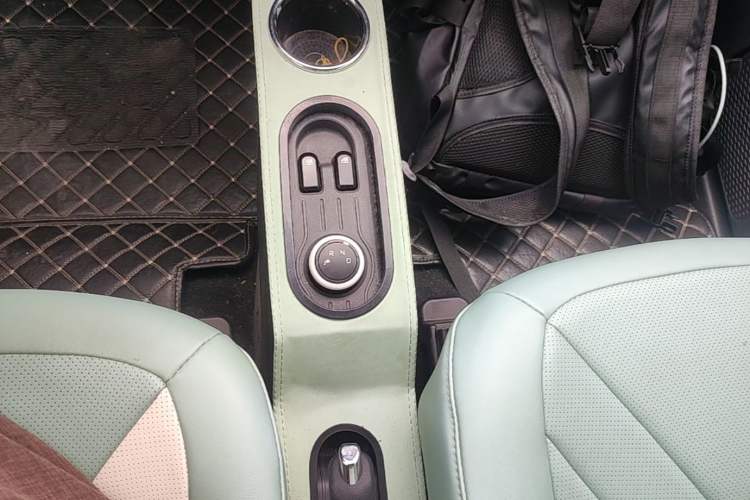 Used Wuling Hongguang MINIEV 2022 Macaron Premium Model – Lithium Iron Phosphate Gear Lever