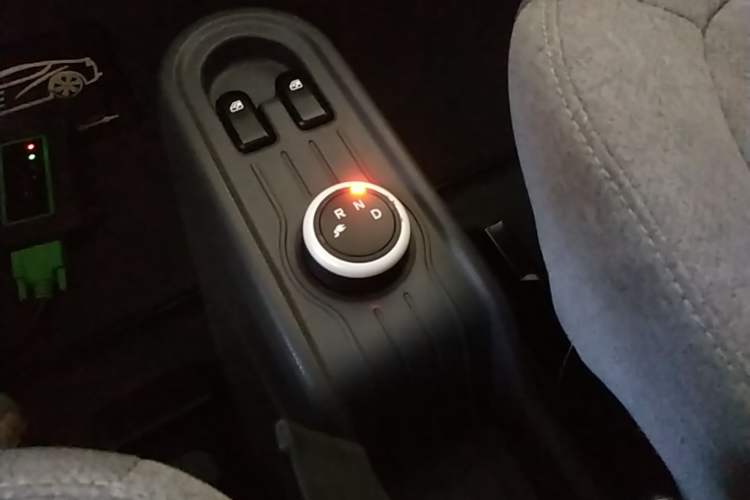 Used Wuling Hongguang MINIEV 2022 Macaron Premium Model – Lithium Iron Phosphate Gear Lever