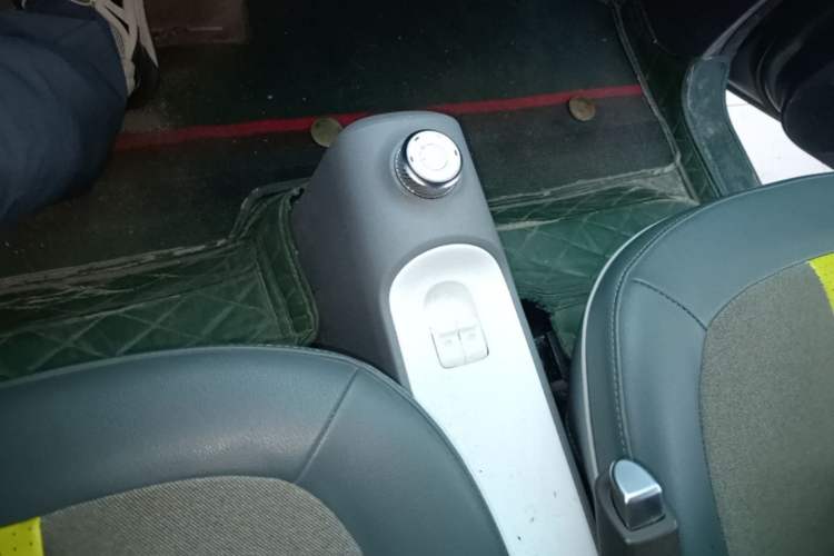 Used Wuling Hongguang MINIEV 2022 GAMEBOY 300km Enthusiast Model with Lithium Iron Phosphate Gear Lever