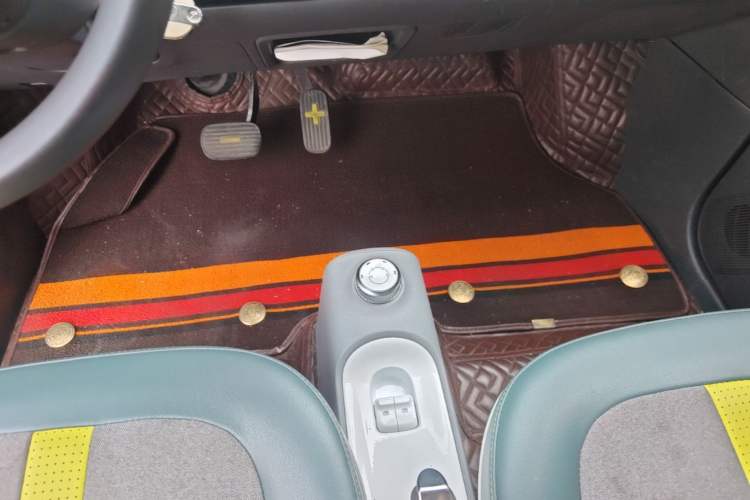 Used Wuling Hongguang MINIEV 2022 GAMEBOY 300km Enthusiast Model with Lithium Iron Phosphate Gear Lever