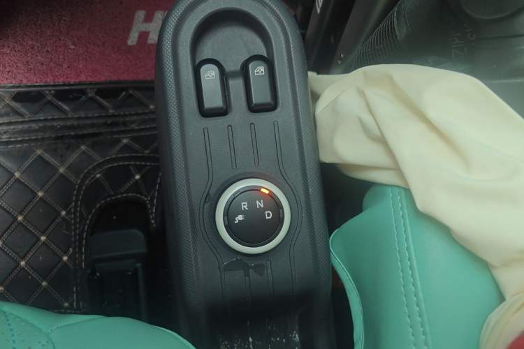 Used Wuling Hongguang MINIEV 2022 Macaron Premium Model – Lithium Iron Phosphate Gear Lever