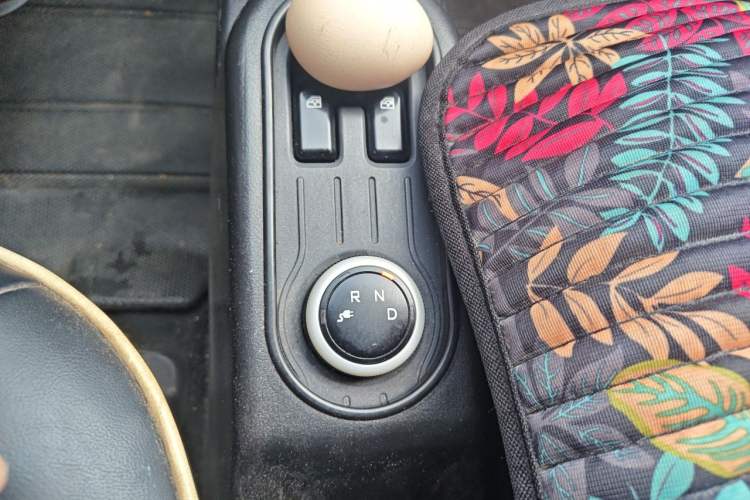 Used Wuling Hongguang MINIEV 2022 Macaron Premium Model – Lithium Iron Phosphate Gear Lever