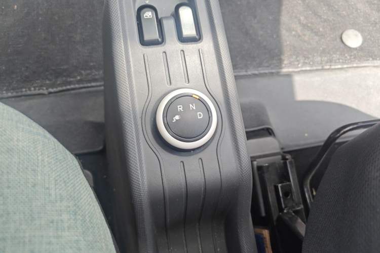 Used Wuling Hongguang MINIEV 2022 Macaron Fashion Model Lithium Iron Phosphate Gear Lever