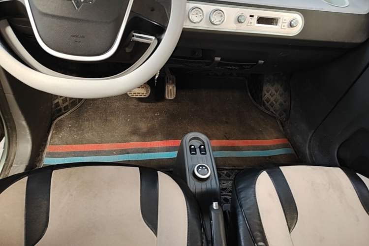 Used Wuling Hongguang MINIEV 2022 Macaron Premium Model – Lithium Iron Phosphate Gear Lever