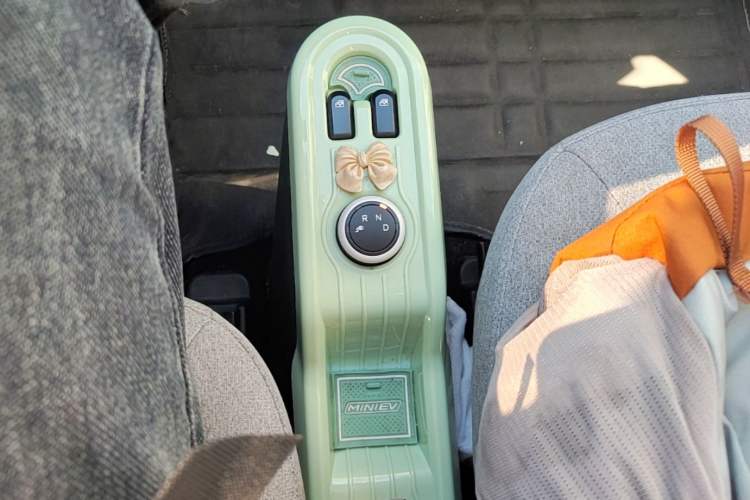 Used Wuling Hongguang MINIEV 2022 Macaron Premium Model – Lithium Iron Phosphate Gear Lever