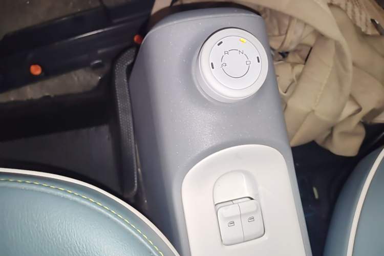 Used Wuling Hongguang MINIEV 2022 GAMEBOY 200km Gaming Edition with Lithium Iron Phosphate Gear Lever