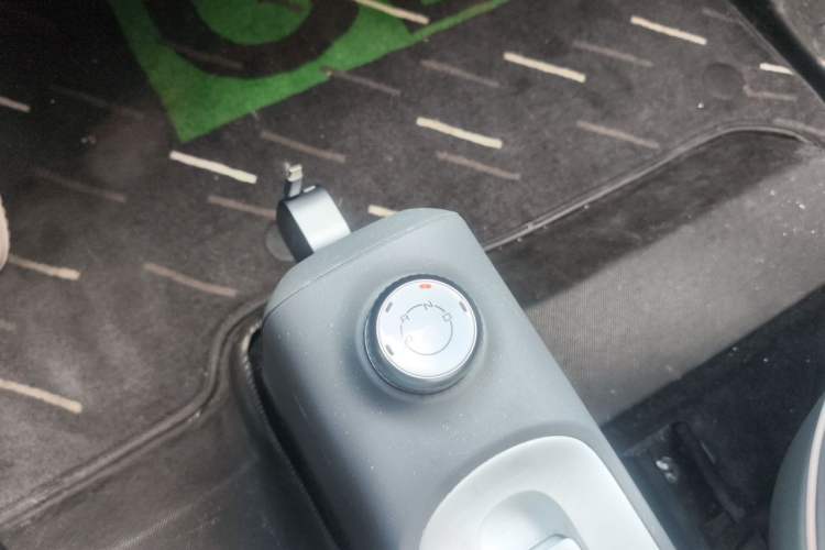 Used Wuling Hongguang MINIEV 2022 GAMEBOY 200km Gaming Edition with Lithium Iron Phosphate Gear Lever