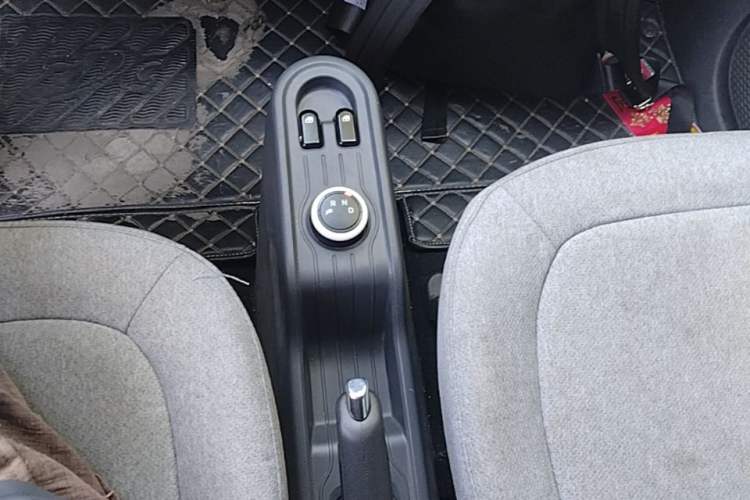 Used Wuling Hongguang MINIEV 2022 Macaron Premium Model – Lithium Iron Phosphate Gear Lever