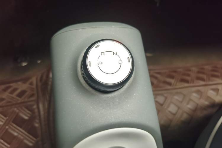 Used Wuling Hongguang MINIEV 2022 GAMEBOY 200km Gaming Edition with Lithium Iron Phosphate Gear Lever