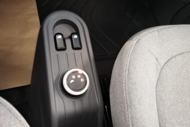 Used Wuling Hongguang MINIEV 2022 Macaron Premium Model – Lithium Iron Phosphate Gear Lever