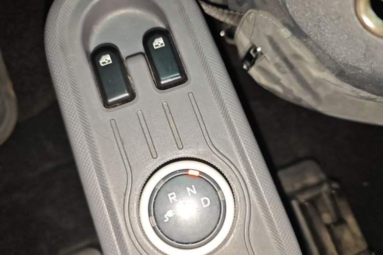 Used Wuling Hongguang MINIEV 2022 Macaron Premium Model – Lithium Iron Phosphate Gear Lever