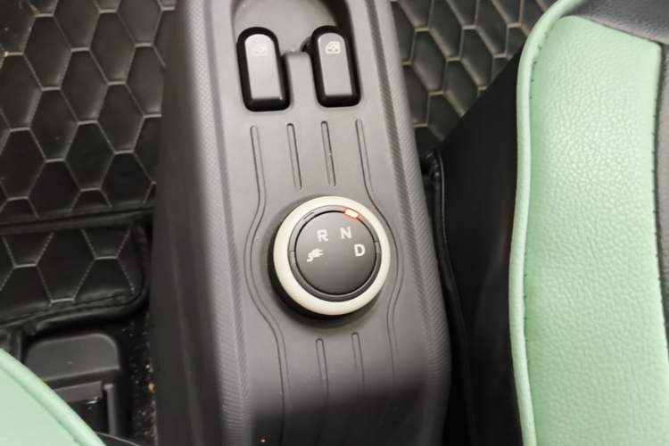 Used Wuling Hongguang MINIEV 2022 Macaron Premium Model – Lithium Iron Phosphate Gear Lever