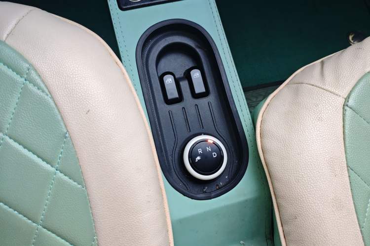 Used Wuling Hongguang MINIEV 2022 Macaron Premium Model – Lithium Ternary Battery Gear Lever