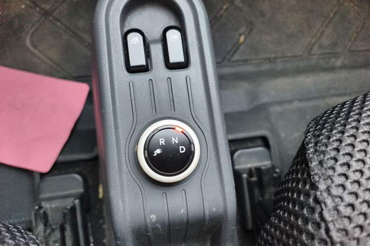 Used Wuling Hongguang MINIEV 2022 Macaron Premium Model – Lithium Iron Phosphate Gear Lever