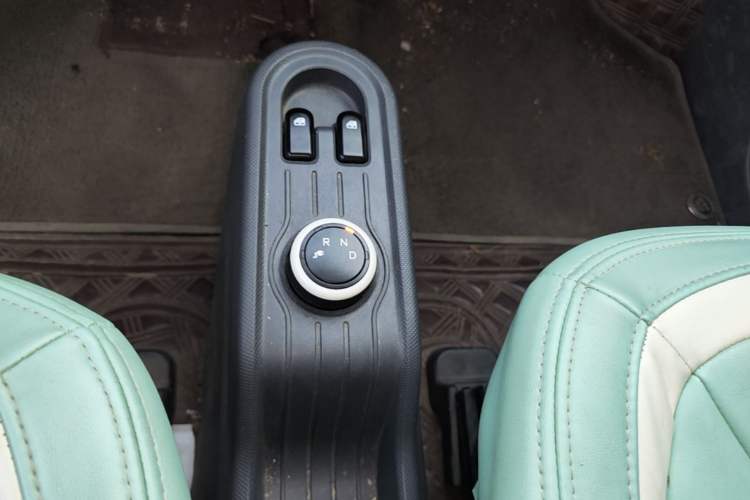Used Wuling Hongguang MINIEV 2022 Macaron Fashion Model Lithium Iron Phosphate Gear Lever