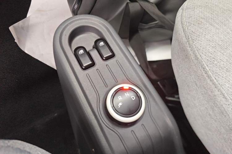 Used Wuling Hongguang MINIEV 2022 Macaron Premium Model – Lithium Iron Phosphate Gear Lever