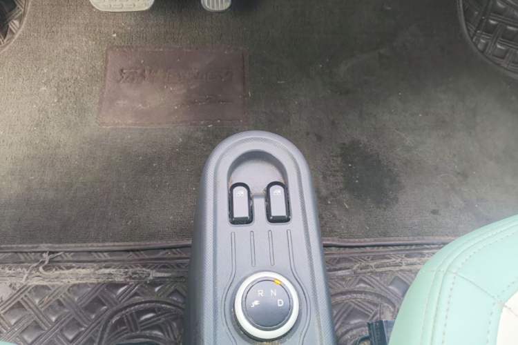 Used Wuling Hongguang MINIEV 2022 Macaron Premium Model – Lithium Iron Phosphate Gear Lever