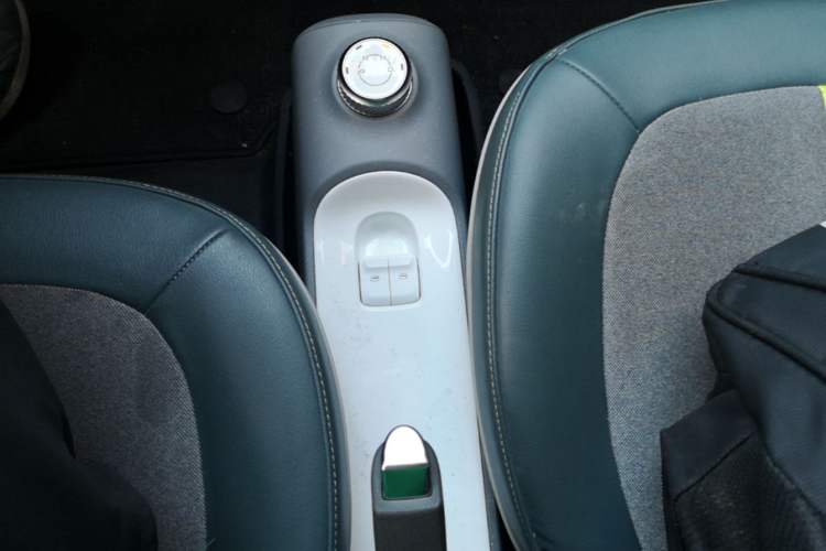 Used Wuling Hongguang MINIEV 2022 GAMEBOY 300km Enthusiast Model with Lithium Iron Phosphate Gear Lever