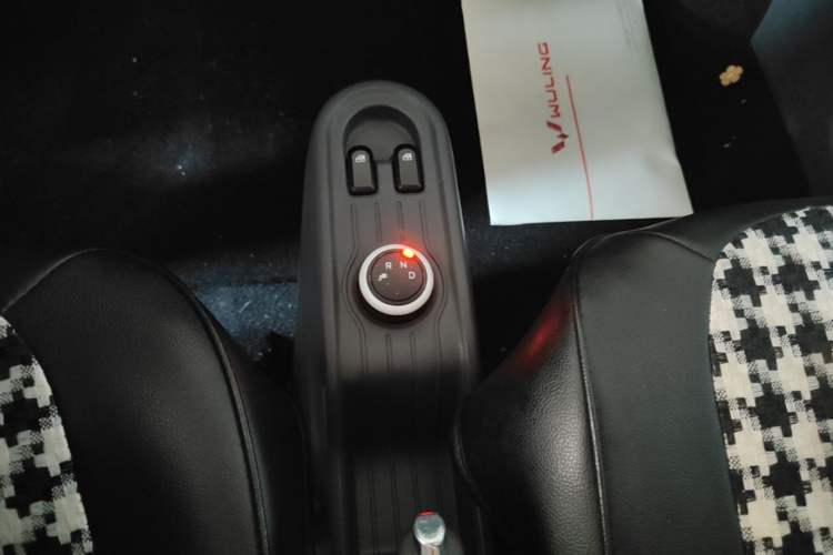 Used Wuling Hongguang MINIEV 2022 Macaron Premium Model – Lithium Iron Phosphate Gear Lever