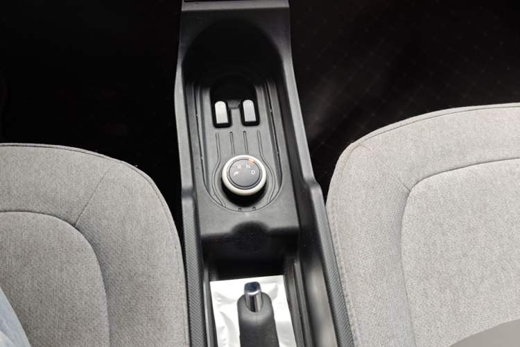 Used Wuling Hongguang MINIEV 2022 Macaron Premium Model – Lithium Iron Phosphate Gear Lever