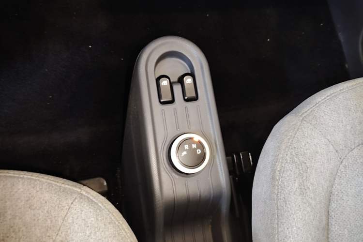Used Wuling Hongguang MINIEV 2022 Macaron Premium Model – Lithium Iron Phosphate Gear Lever