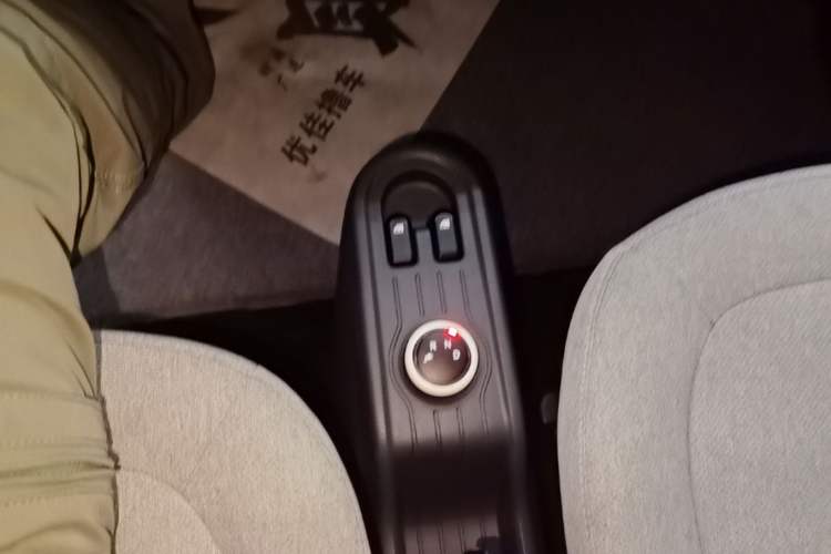 Used Wuling Hongguang MINIEV 2022 Macaron Premium Model – Lithium Iron Phosphate Gear Lever