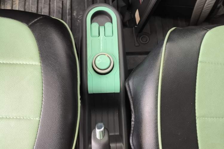 Used Wuling Hongguang MINIEV 2022 Macaron Premium Model – Lithium Iron Phosphate Gear Lever