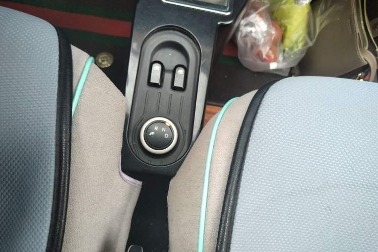 Used Wuling Hongguang MINIEV 2022 Macaron Premium Model – Lithium Ternary Battery Gear Lever