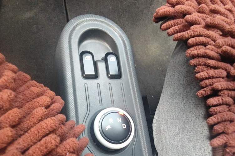 Used Wuling Hongguang MINIEV 2022 Macaron Premium Model – Lithium Iron Phosphate Gear Lever